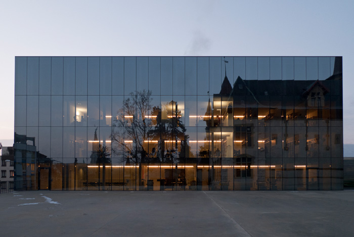 Das Stadtarchiv morgens von Norden (Architekturbuero :mlzd, 2009)